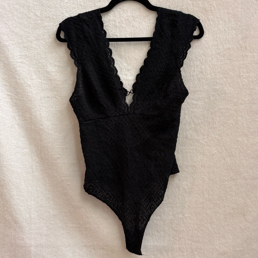 Free People Black Scalloped Lace Bodysuit Women’s Medium